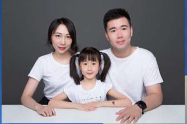 【全家福】·1个主题·1套服装·1张精修·拍摄30分钟