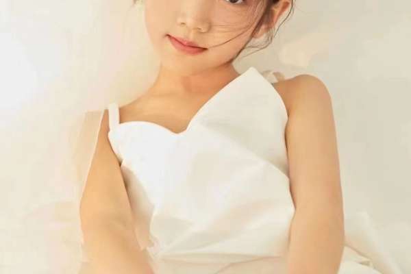 3个主题·3套服装·12张精修·拍摄100分钟