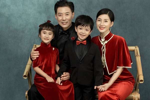 1个主题·1套服装·10张精修·拍摄240分钟