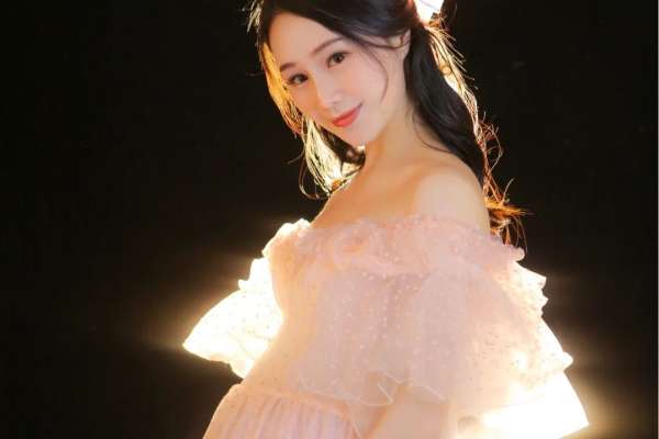 8个主题·4套服装·20张精修·拍摄90分钟