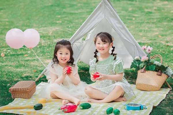 【百天照】·2个主题·2套服装·15张精修·拍摄90分钟