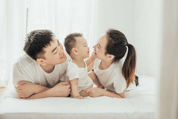 【百天照】·3个主题·3套服装·20张精修·拍摄120分钟