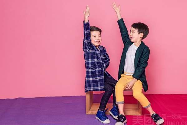 4个主题·4套服装·28张精修·拍摄240分钟