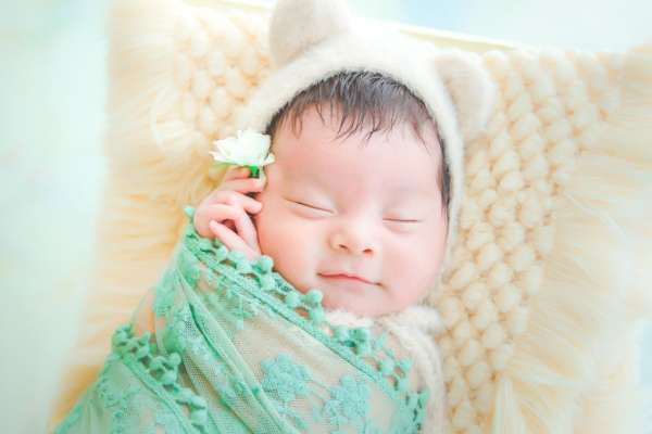 【新生儿】·3个主题·3套服装·14张精修·拍摄90分钟