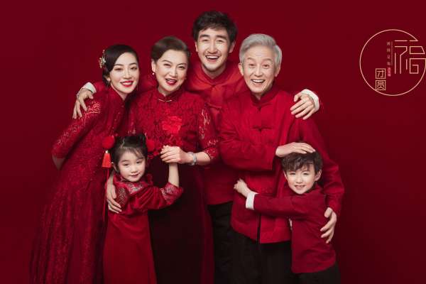 【全家福】·4个主题·4套服装·28张精修·拍摄120分钟