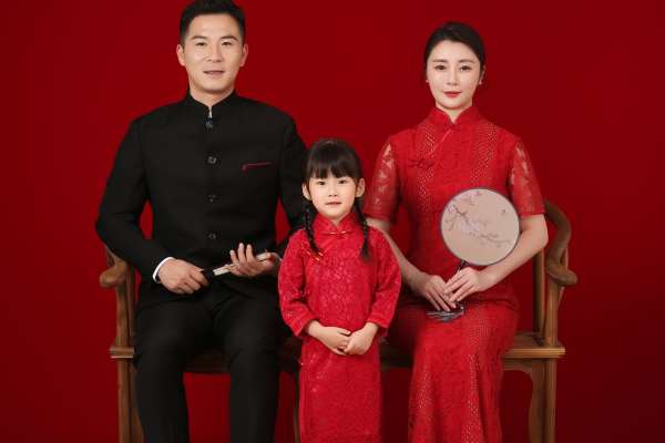 2个主题·1套服装·10张精修·拍摄120分钟