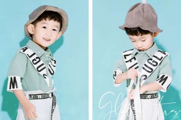 【全家福】·5个主题·5套服装·30张精修·拍摄200分钟