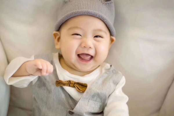 【百天照】·3个主题·3套服装·15张精修·拍摄120分钟