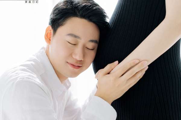 【孕妇照】·2个主题·3套服装·18张精修·拍摄120分钟