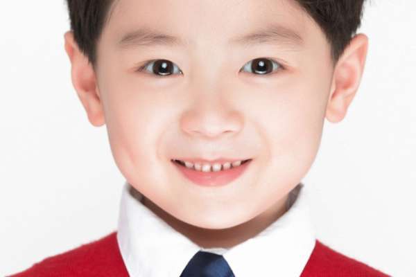 【证件照】·1个主题·1套服装·1张精修·拍摄15分钟