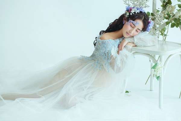 【新生儿】·3个主题·3套服装·12张精修·拍摄120分钟