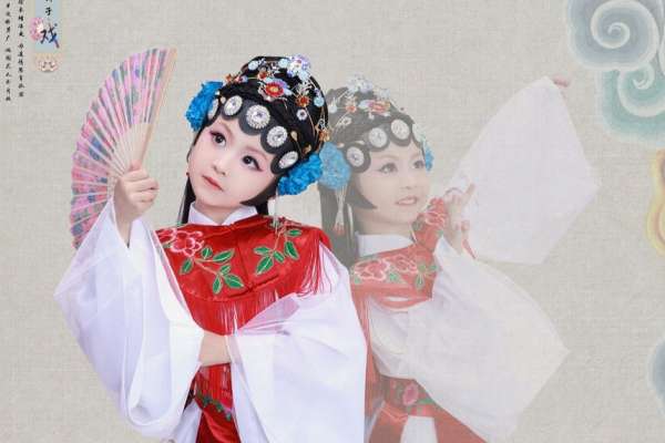 【周岁照】·3个主题·3套服装·18张精修·拍摄90分钟