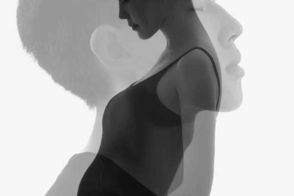 【孕妇照】·4个主题·4套服装·22张精修·拍摄180分钟
