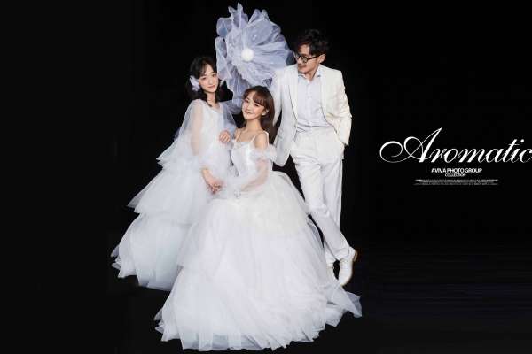【全家福】·45个主题·4套服装·30张精修·拍摄120分钟