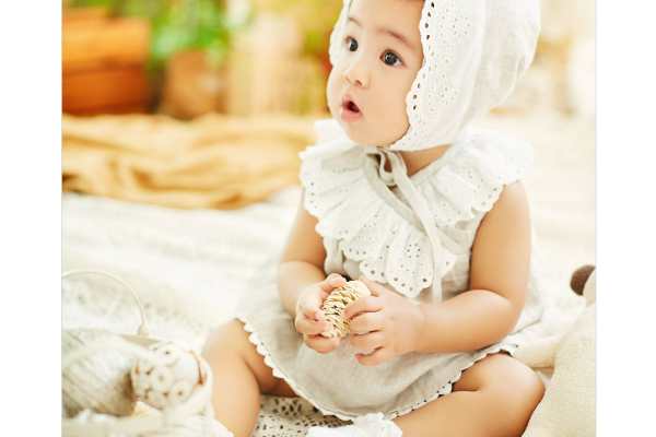 【百天照】·3个主题·3套服装·10张精修·拍摄90分钟