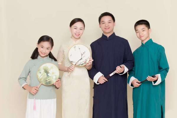 【全家福】·2个主题·2套服装·20张精修·拍摄180分钟