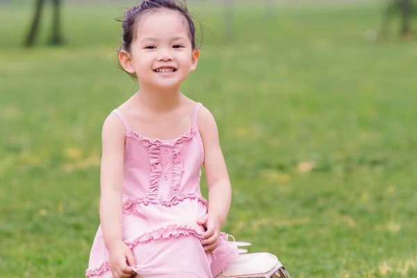 【儿童摄影】·4个主题·4套服装·35张精修·拍摄120分钟