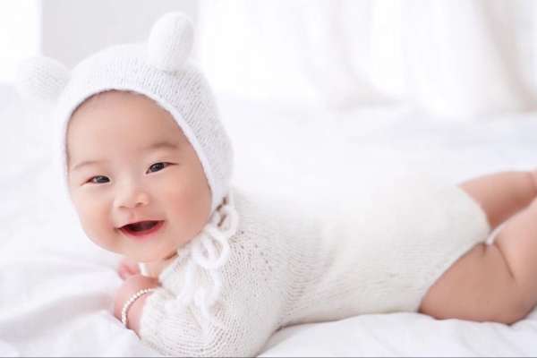 【百天照】·3个主题·3套服装·4张精修·拍摄60分钟