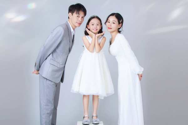 【妈妈照】·4个主题·4套服装·30张精修·拍摄240分钟