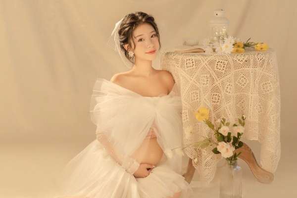 【孕妇照】·3个主题·3套服装·12张精修·拍摄180分钟