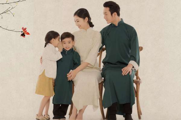 【全家福】·1个主题·1套服装·5张精修·拍摄120分钟