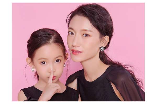 【亲子照】·1个主题·2套服装·15张精修·拍摄150分钟