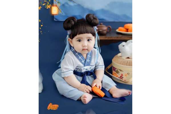 【百天照】·3个主题·3套服装·20张精修·拍摄60分钟