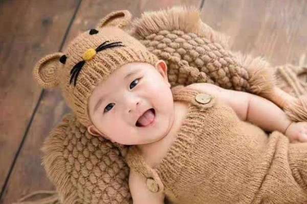 【亲子照】·3个主题·3套服装·16张精修·拍摄60分钟