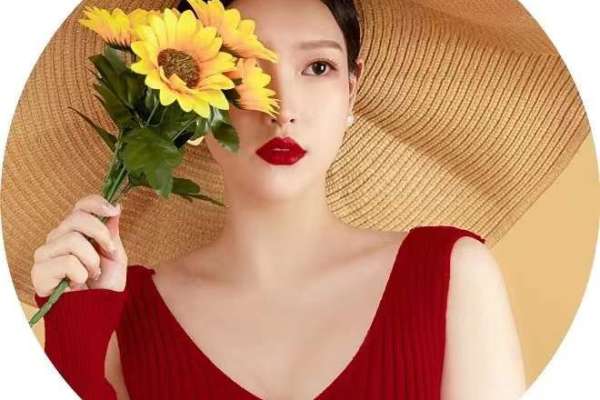 3个主题·3套服装·20张精修·拍摄240分钟