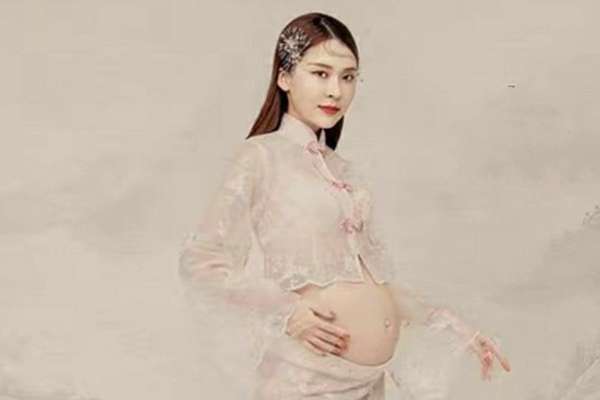 【孕妇照】·2个主题·2套服装·12张精修·拍摄90分钟