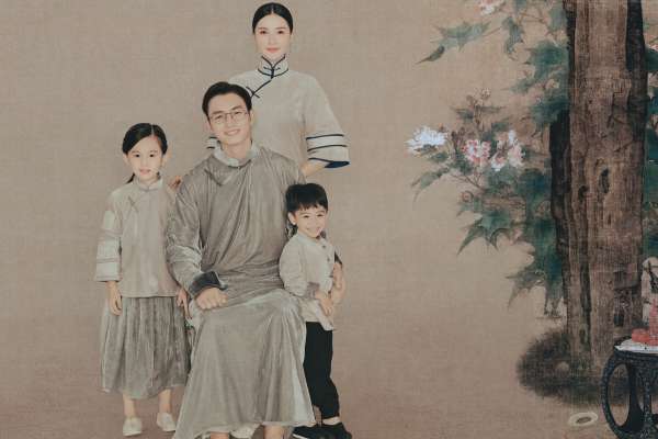 【全家福】·2个主题·3套服装·35张精修·拍摄180分钟