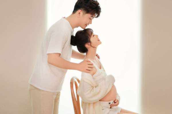 【孕妇照】·4个主题·4套服装·22张精修·拍摄180分钟