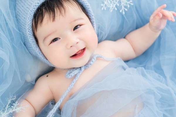 【百天照】·5个主题·5套服装·35张精修·拍摄90分钟