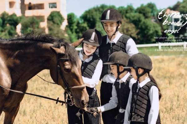 【亲子照】·4个主题·4套服装·30张精修·拍摄240分钟