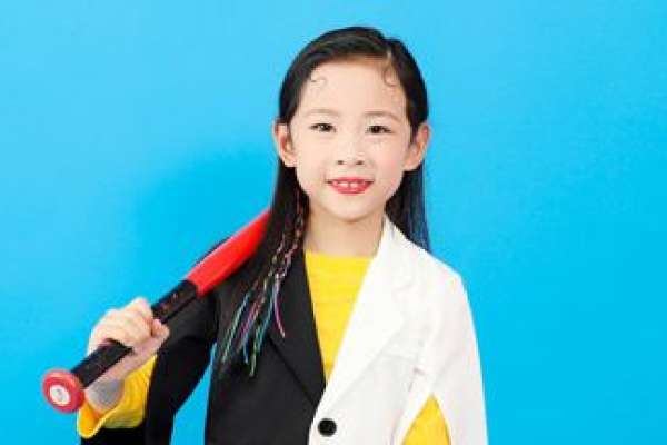 【百天照】·3个主题·3套服装·20张精修·拍摄60分钟