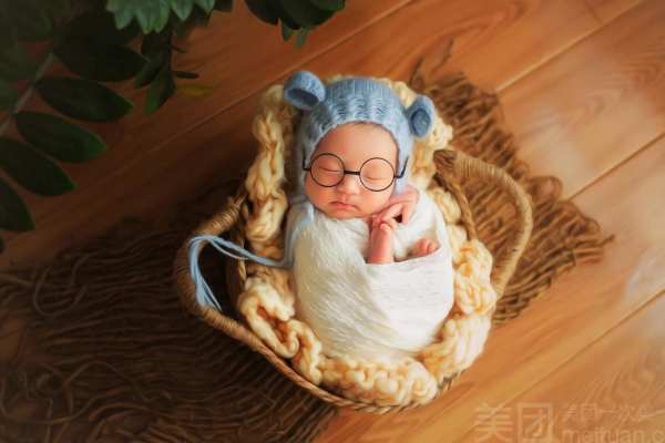 【百天照】·4个主题·4套服装·26张精修·拍摄120分钟