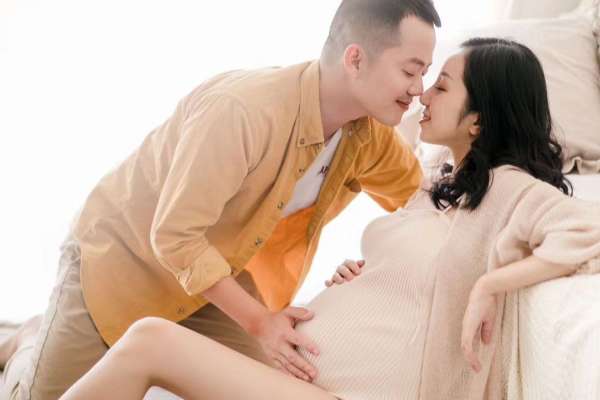 【孕妇照】·2个主题·2套服装·15张精修·拍摄120分钟