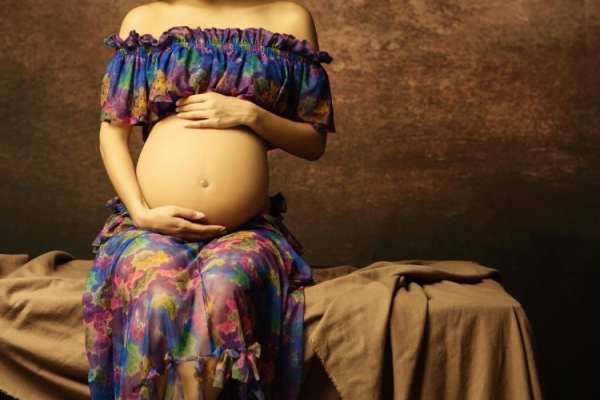 【孕妇照】·3个主题·3套服装·16张精修·拍摄90分钟