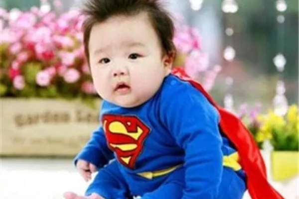 【外景系列】·4个主题·4套服装·24张精修·拍摄120分钟