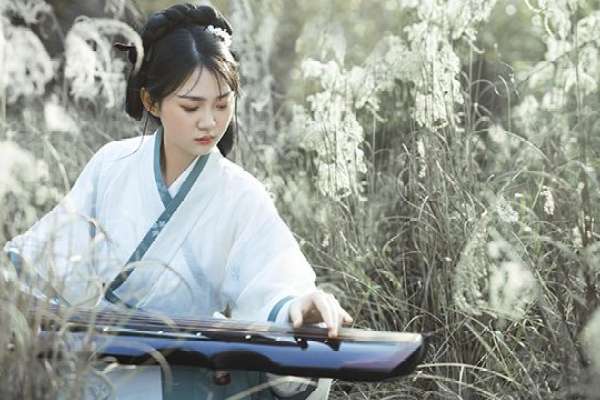 【外景系列】·1个主题·1套服装·8张精修·拍摄120分钟