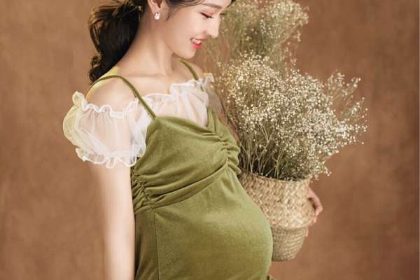 【孕妇照】·2个主题·2套服装·8张精修·拍摄90分钟