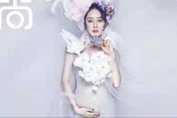 【孕妇照】·4套服装·10张精修·拍摄180分钟