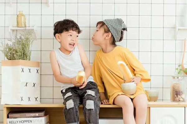 【亲子照】·4个主题·4套服装·23张精修·拍摄120分钟