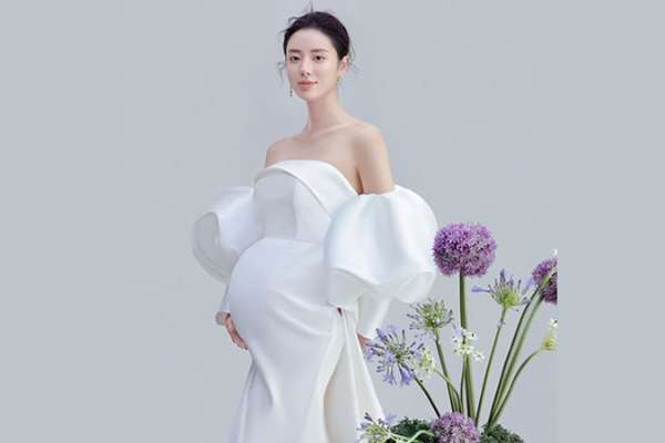 【孕妇照】·3个主题·3套服装·20张精修·拍摄180分钟