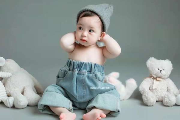 【百天照】·3个主题·3套服装·15张精修·拍摄90分钟