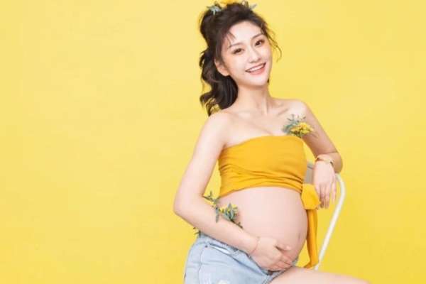 【孕妇照】·10个主题·2套服装·10张精修·拍摄120分钟