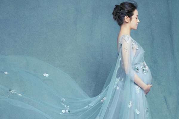 【孕妇照】·3个主题·3套服装·14张精修·拍摄240分钟