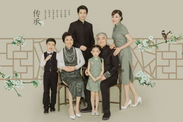 【全家福】·3个主题·7套服装·30张精修·拍摄120分钟