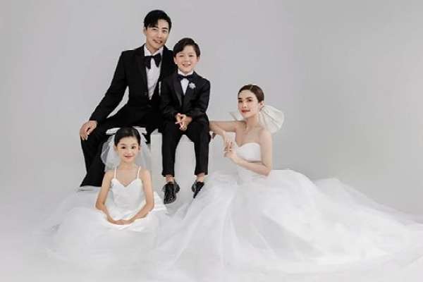 【全家福】·2个主题·2套服装·8张精修·拍摄60分钟