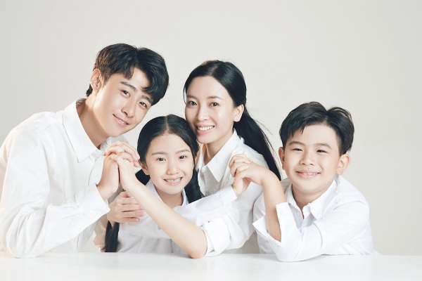 【全家福】·2个主题·2套服装·18张精修·拍摄180分钟
